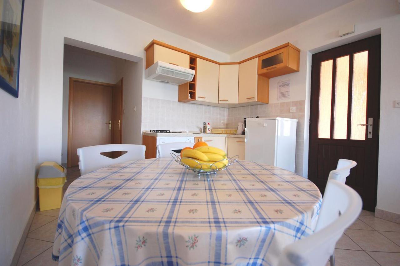 Apartments Andrea By El-Pi Tours Njivice Dış mekan fotoğraf
