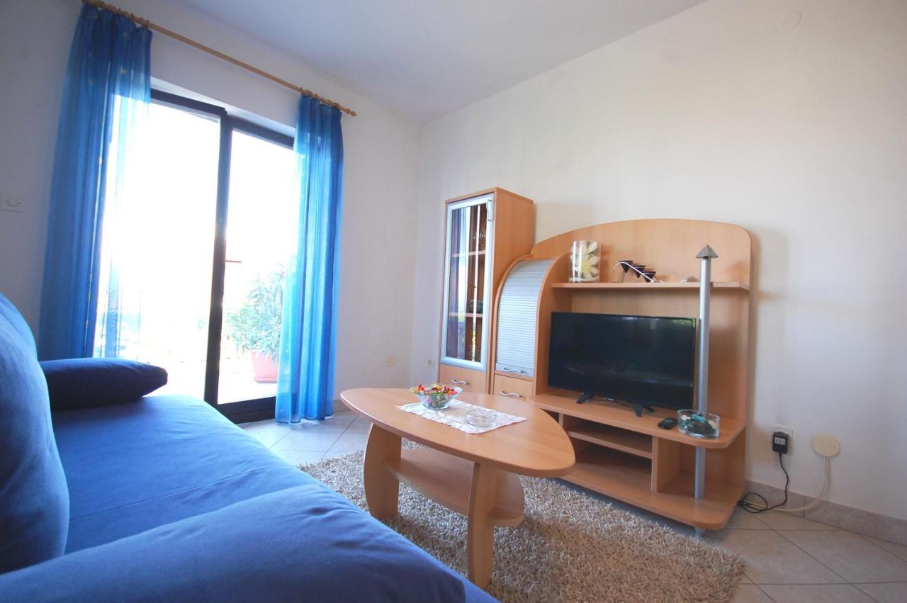 Apartments Andrea By El-Pi Tours Njivice Dış mekan fotoğraf