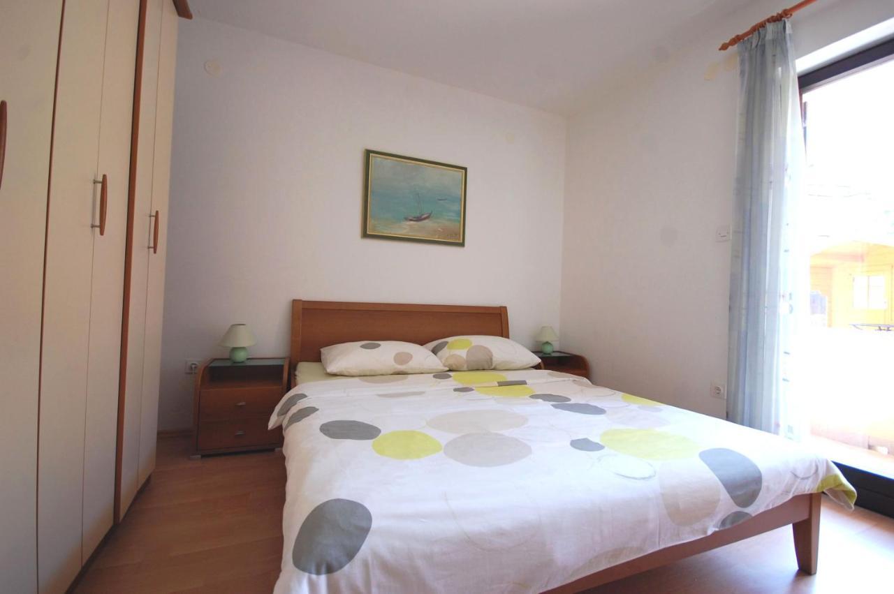 Apartments Andrea By El-Pi Tours Njivice Dış mekan fotoğraf