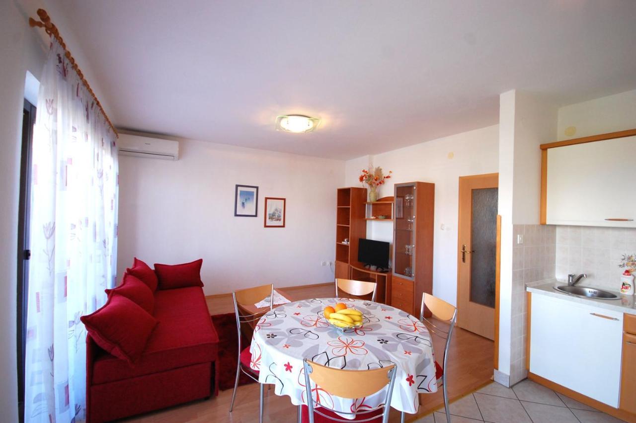 Apartments Andrea By El-Pi Tours Njivice Dış mekan fotoğraf